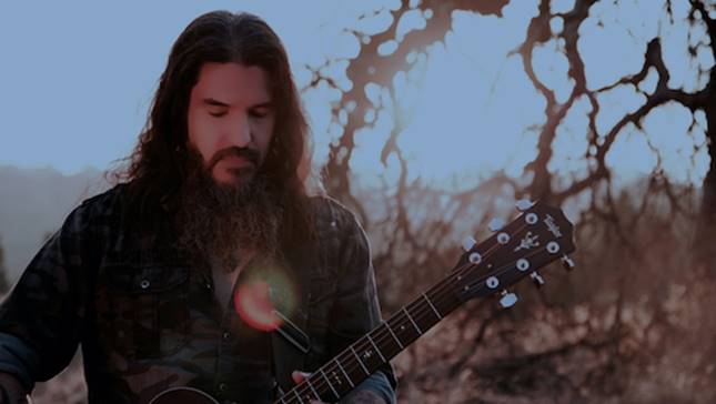 ROBB FLYNN With Acoustic Version Of “Circle The Drain”