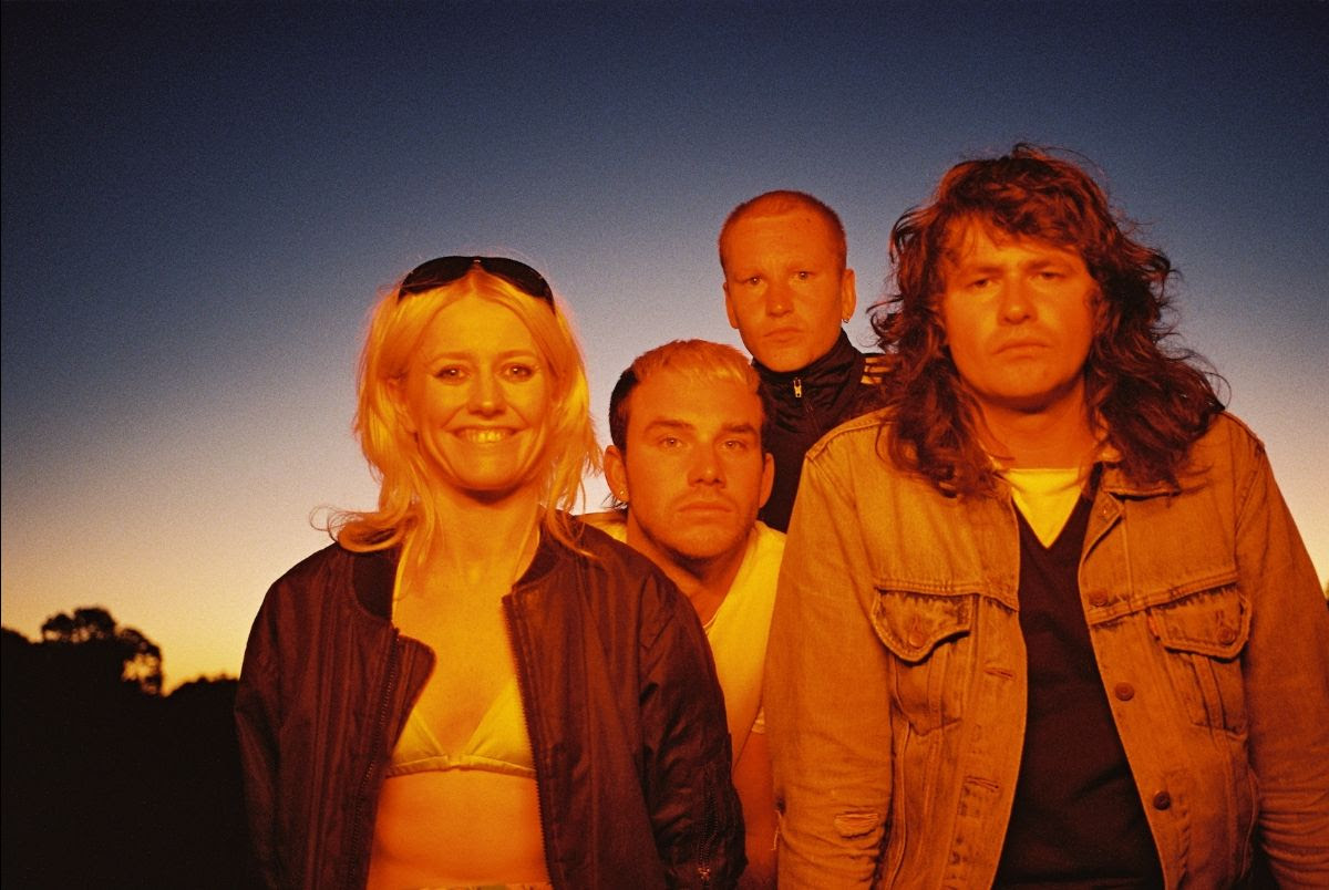 AMYL AND THE SNIFFERS Drop Album HEAVY Magazine