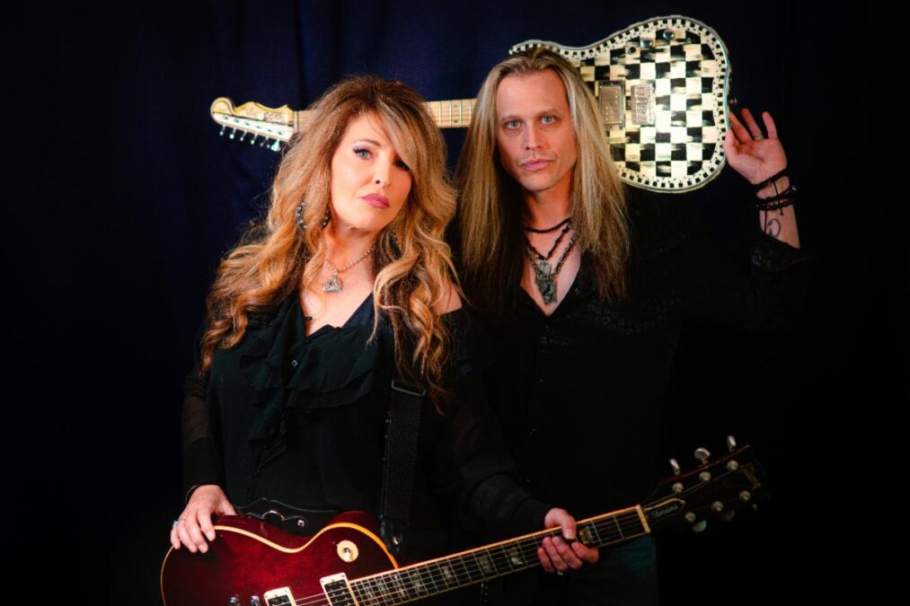 No Strings Attached With JANET GARDNER & JUSTIN JAMES