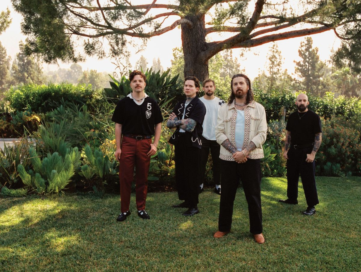 THE DEVIL WEARS PRADA Release New Song 'Play the Old Shit"